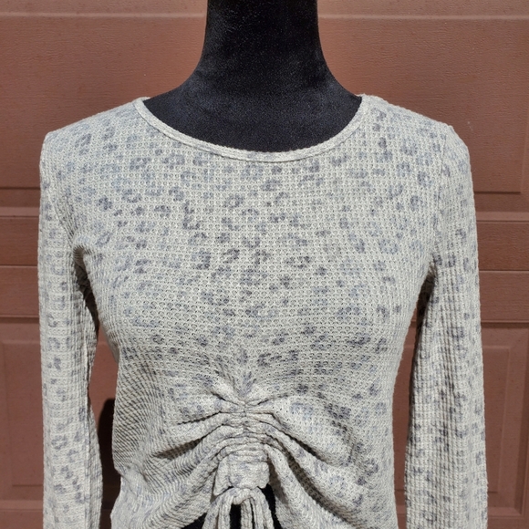 NWT Cozie by Pink Rose White Gray Leopard Print Drawstring Crop Top Size Small - Picture 10 of 15